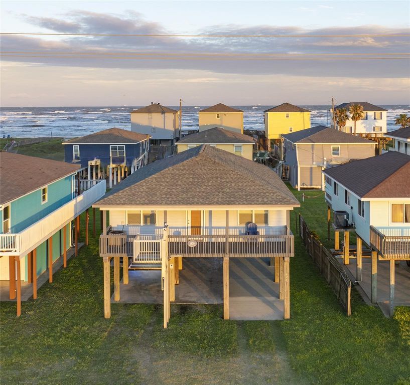 1426 Bluewater Highway, Surfside Beach, TX 77541