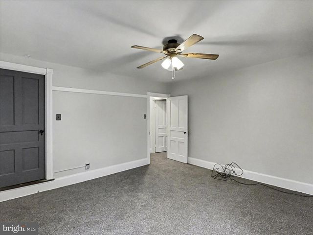 88 E MAIN ST, Windsor, PA 17366