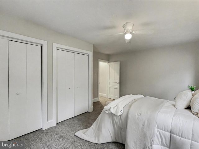 88 E MAIN ST, Windsor, PA 17366