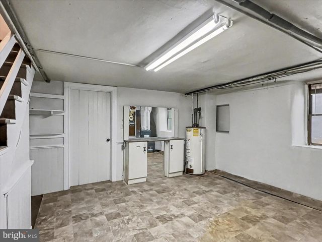 88 E MAIN ST, Windsor, PA 17366