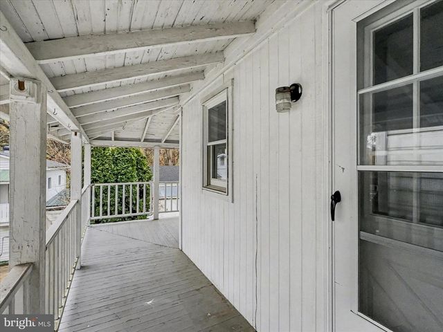 88 E MAIN ST, Windsor, PA 17366