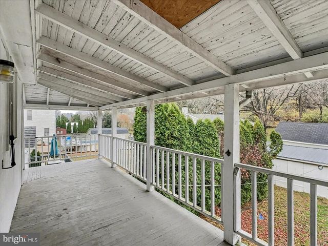 88 E MAIN ST, Windsor, PA 17366