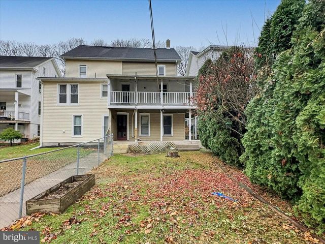 88 E MAIN ST, Windsor, PA 17366