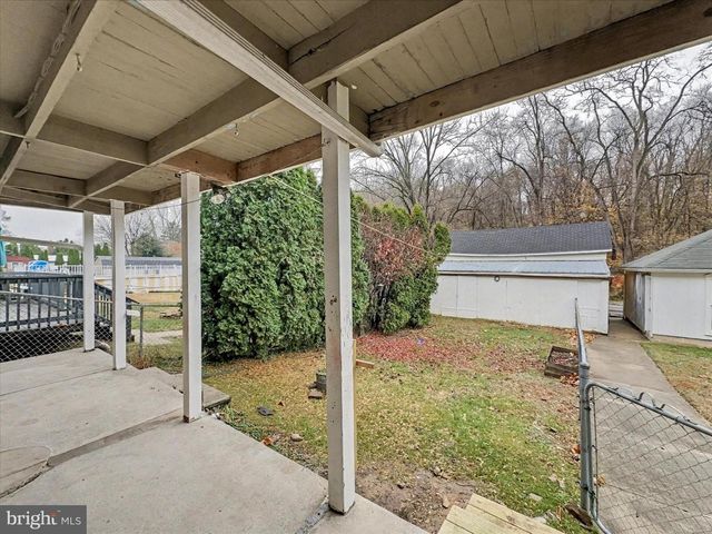 88 E MAIN ST, Windsor, PA 17366