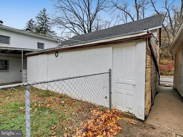 88 E MAIN ST, Windsor, PA 17366