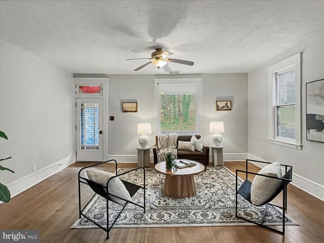 88 E MAIN ST, Windsor, PA 17366