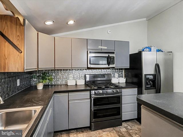 88 E MAIN ST, Windsor, PA 17366