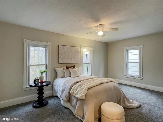 88 E MAIN ST, Windsor, PA 17366