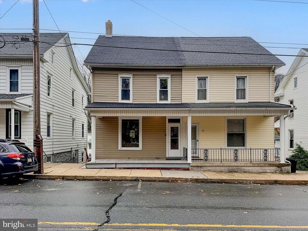 88 E MAIN ST, Windsor, PA 17366