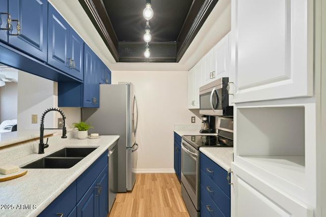 10410 N CAVE CREEK Road 2229, Phoenix, AZ 85020