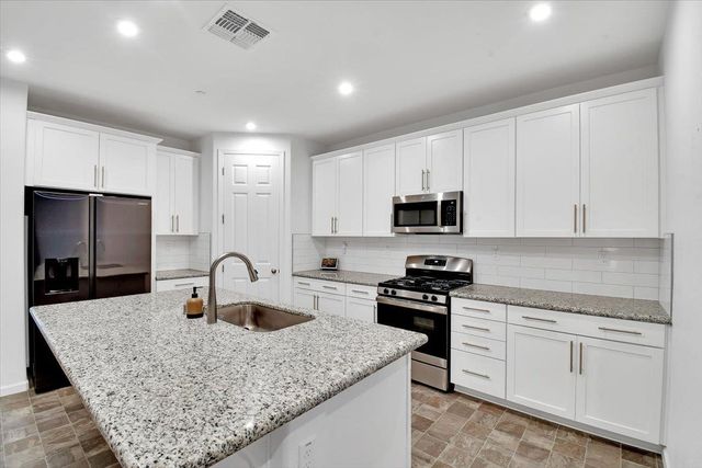 4040 Citation Dr, Olivehurst, CA 95961