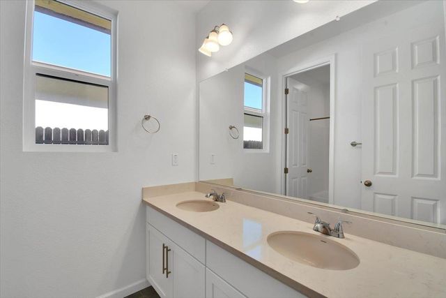 4040 Citation Dr, Olivehurst, CA 95961