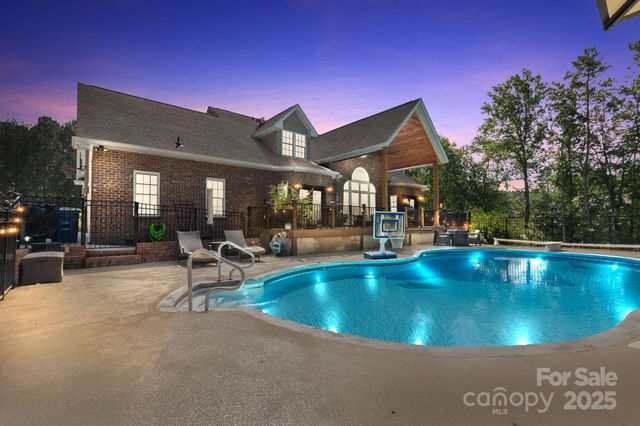 221 Riverwalk Drive, Connelly Springs, NC 28612