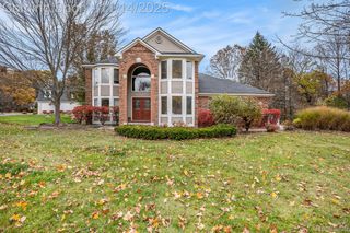 9610 Forest Ridge Drive, Springfield Charter Township, MI 48348