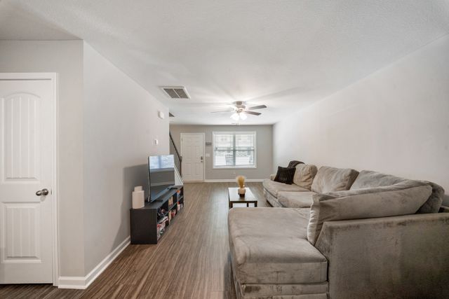 253 Woodland Valley Ln, Clarksville, TN 37040