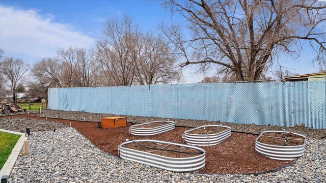 317 7th St, Benton City, WA 99320