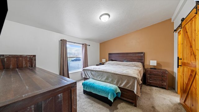 317 7th St, Benton City, WA 99320