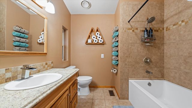 317 7th St, Benton City, WA 99320