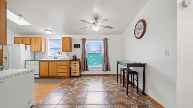 317 7th St, Benton City, WA 99320