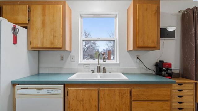 317 7th St, Benton City, WA 99320