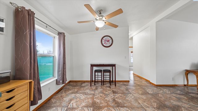 317 7th St, Benton City, WA 99320