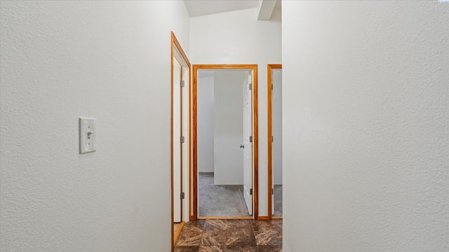 317 7th St, Benton City, WA 99320