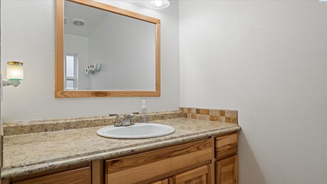 317 7th St, Benton City, WA 99320