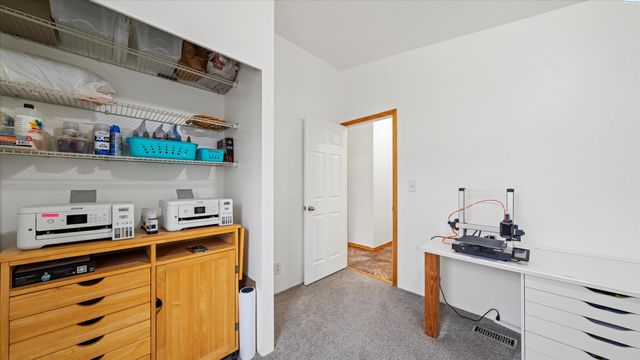 317 7th St, Benton City, WA 99320