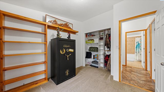 317 7th St, Benton City, WA 99320