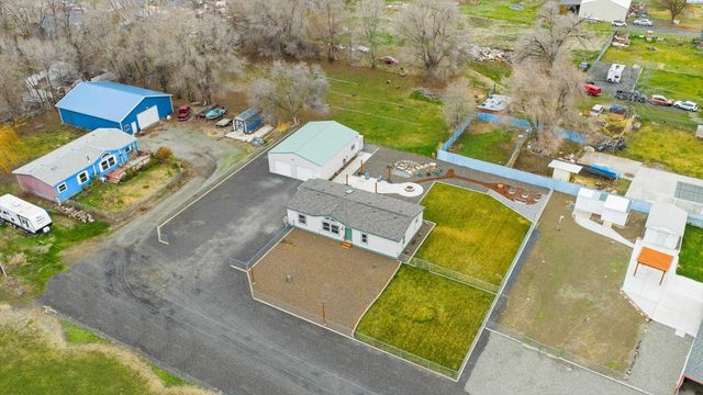 317 7th St, Benton City, WA 99320