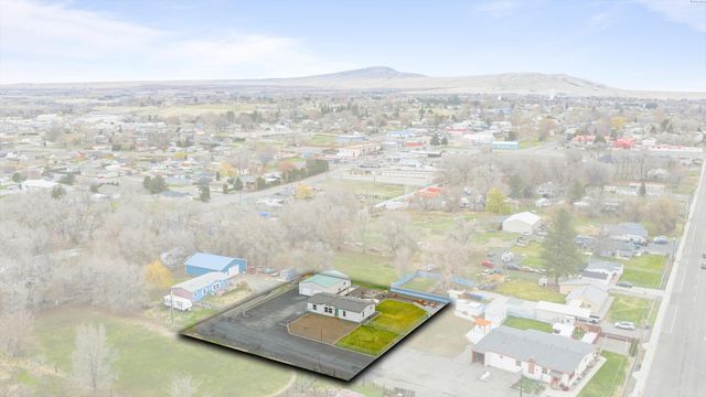 317 7th St, Benton City, WA 99320