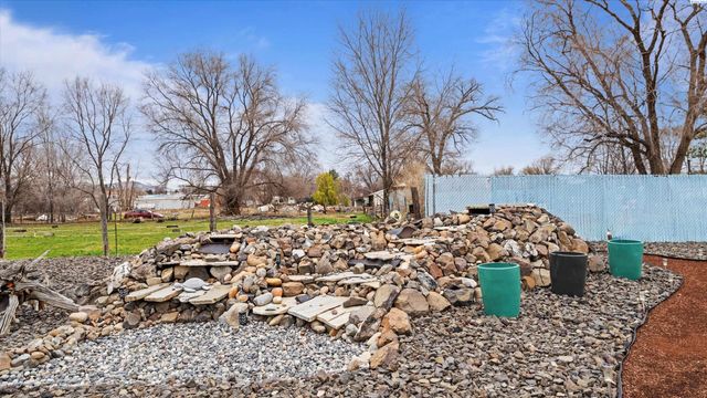 317 7th St, Benton City, WA 99320