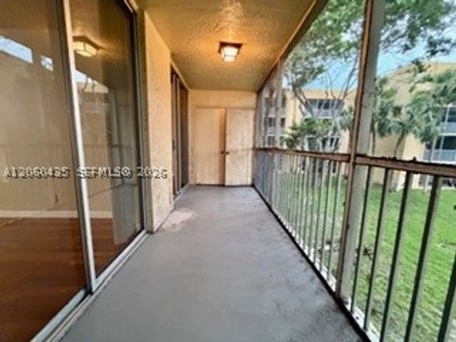 3121 NW 47th Ter 212, Lauderdale Lakes, FL 33319