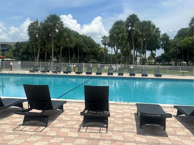 3121 NW 47th Ter 212, Lauderdale Lakes, FL 33319