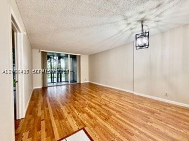 3121 NW 47th Ter 212, Lauderdale Lakes, FL 33319