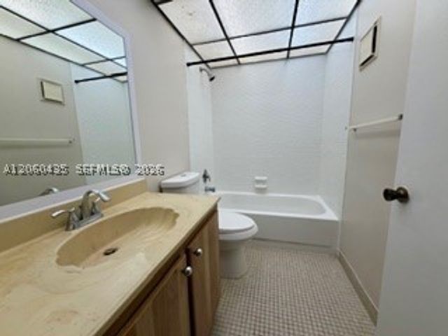 3121 NW 47th Ter 212, Lauderdale Lakes, FL 33319