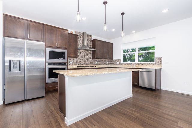 2225 Bent Grass Way, Bolingbrook, IL 60490