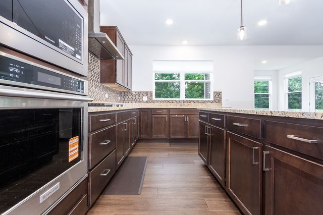 2225 Bent Grass Way, Bolingbrook, IL 60490