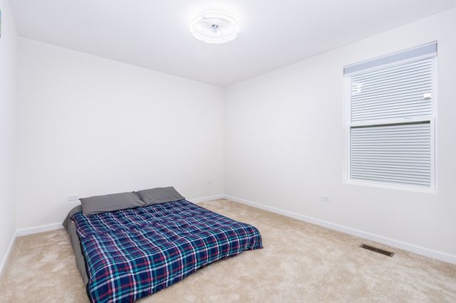 2225 Bent Grass Way, Bolingbrook, IL 60490