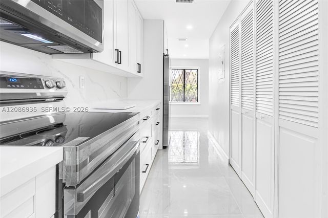 8957 NW 44th Ct, Sunrise, FL 33351