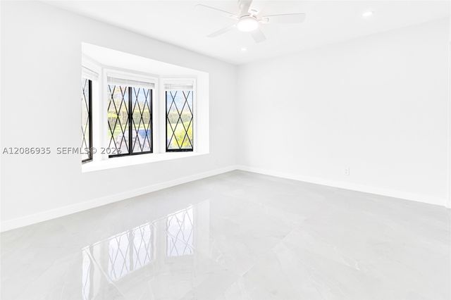 8957 NW 44th Ct, Sunrise, FL 33351