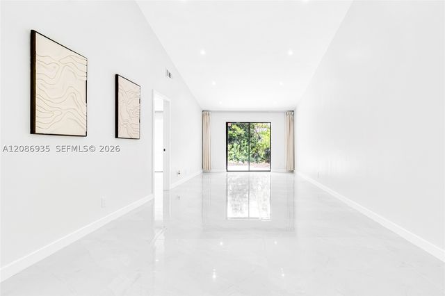 8957 NW 44th Ct, Sunrise, FL 33351