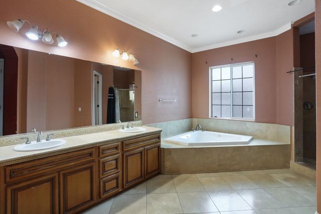4520 E Morada Ln, Stockton, CA 95212