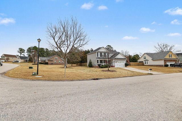 115 Berkshire Court, Raeford, NC 28376