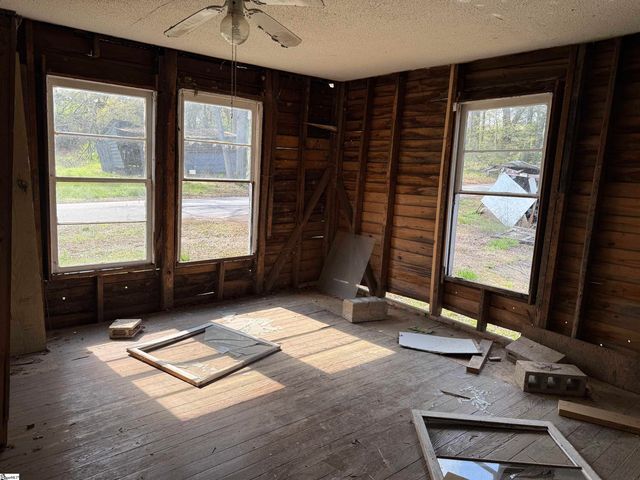 16 Ropp Street, Gray Court, SC 29645