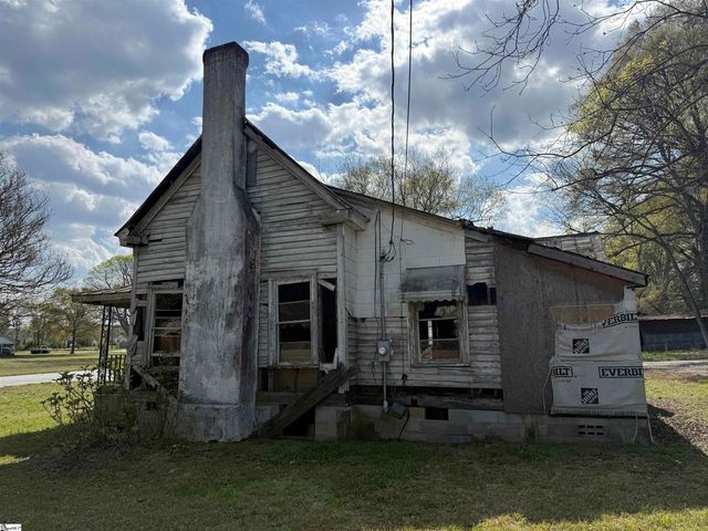 16 Ropp Street, Gray Court, SC 29645