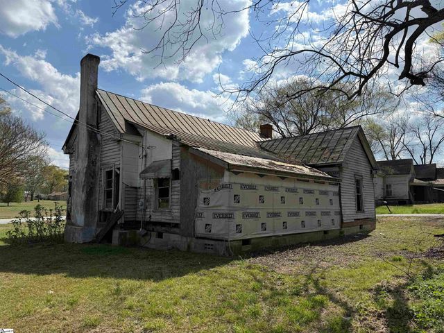 16 Ropp Street, Gray Court, SC 29645