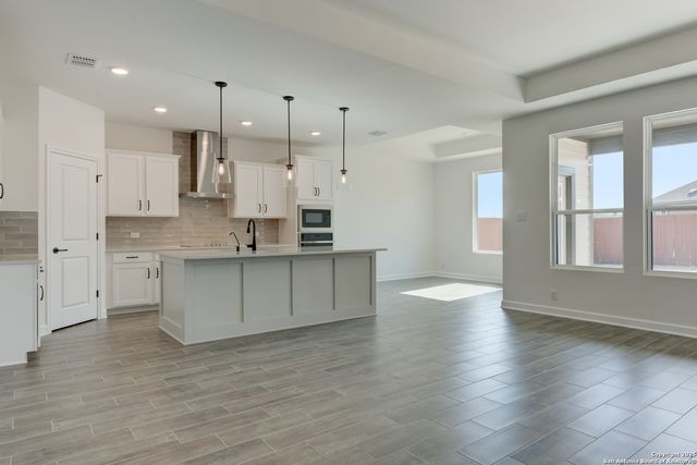 168 Heidi Hill, Castroville, TX 78253