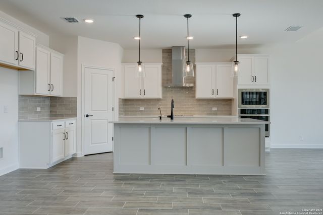 168 Heidi Hill, Castroville, TX 78253