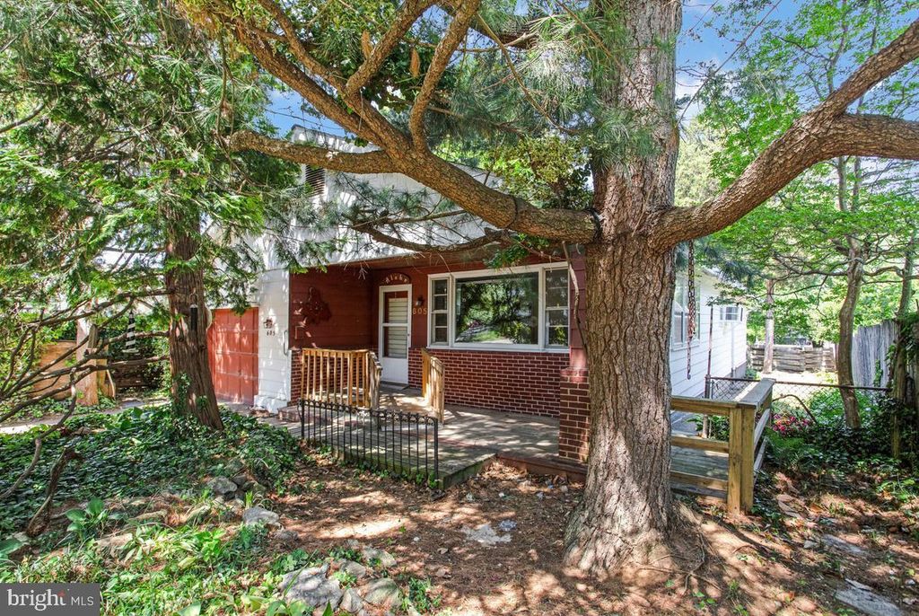 Image 1 of property listing at 605 MELVIN AVE, Annapolis, MD 21401